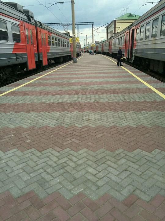 Перрон пригородных поездов железнодорожного вокзала, г. Барнаул